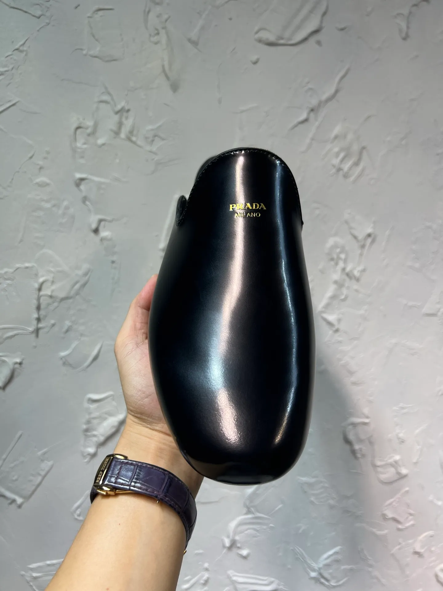 P700 prada derby2025 spring and autumn latest Prada retro men's bright leather slippers, Shuffle toe hollow mule shoes, imported open edge beads, lining and foot pads in cowhide, light rubber sole, sole thickness 10 mm, black and brown 2-color original packaging Code number: 39-46
